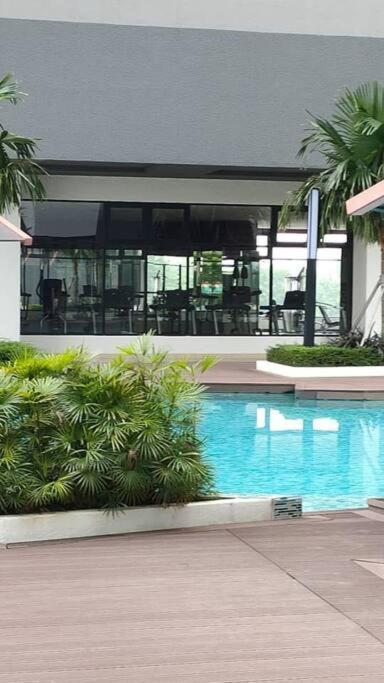 Conezion 3-Bedroom Condo @ Ioi City Mall Putrajaya Serdang  Extérieur photo